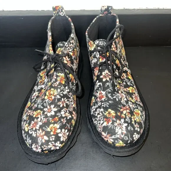 BEARPAW Youth Skye Chukka Booties, Black & Floral, Size 4, New Without Box - Picture 3 of 8